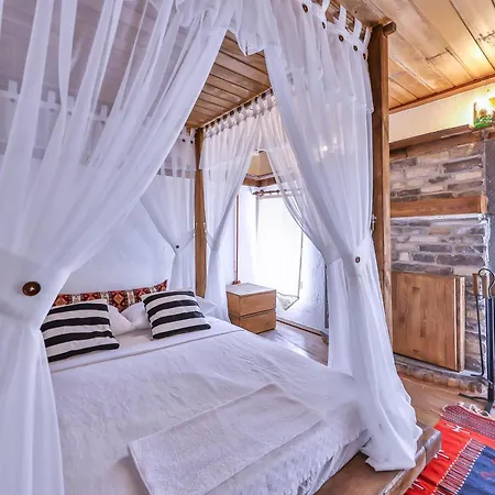 Agach Aparts-savran *